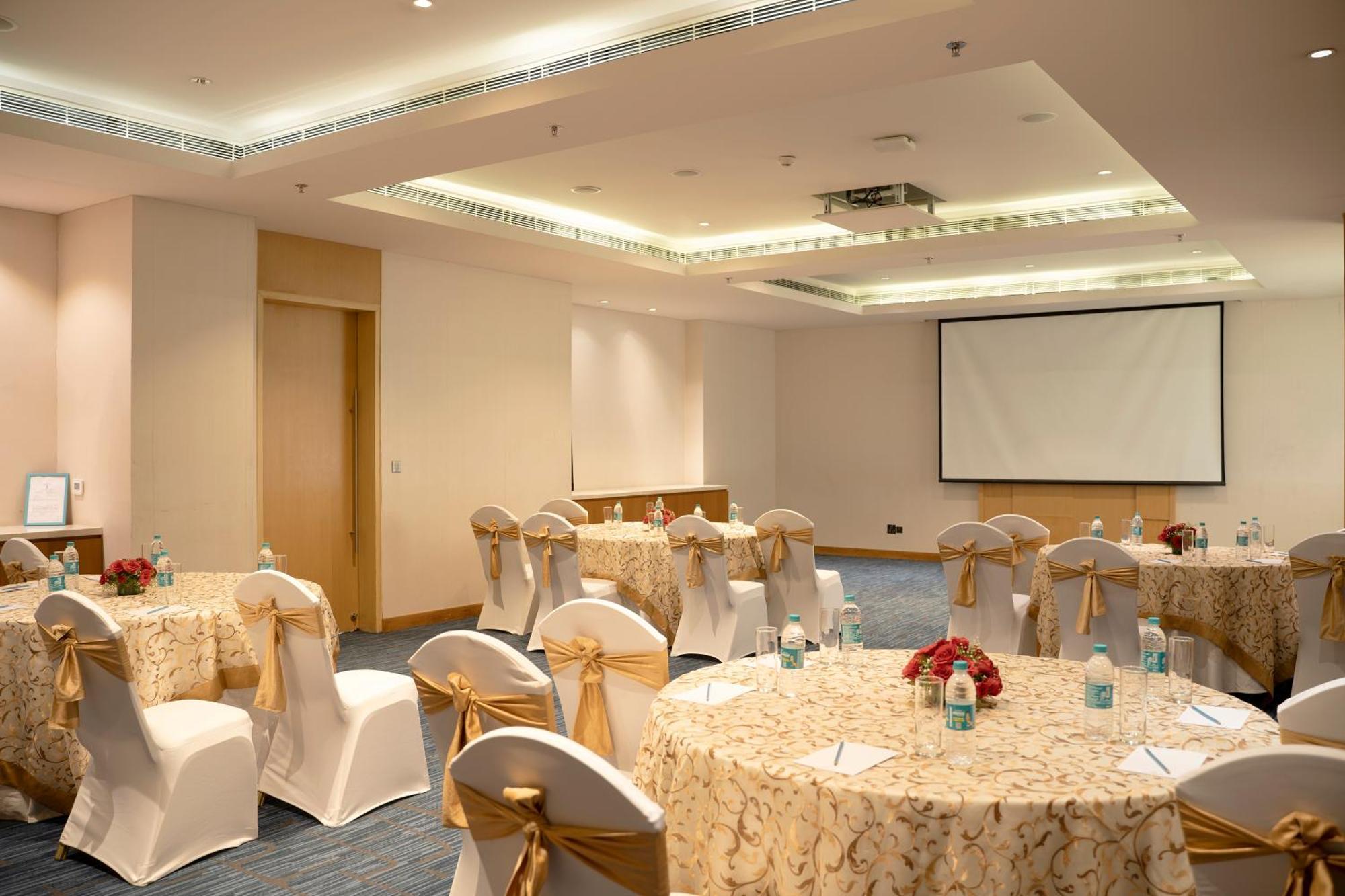 Sheraton Hyderabad Hotel Bagian luar foto