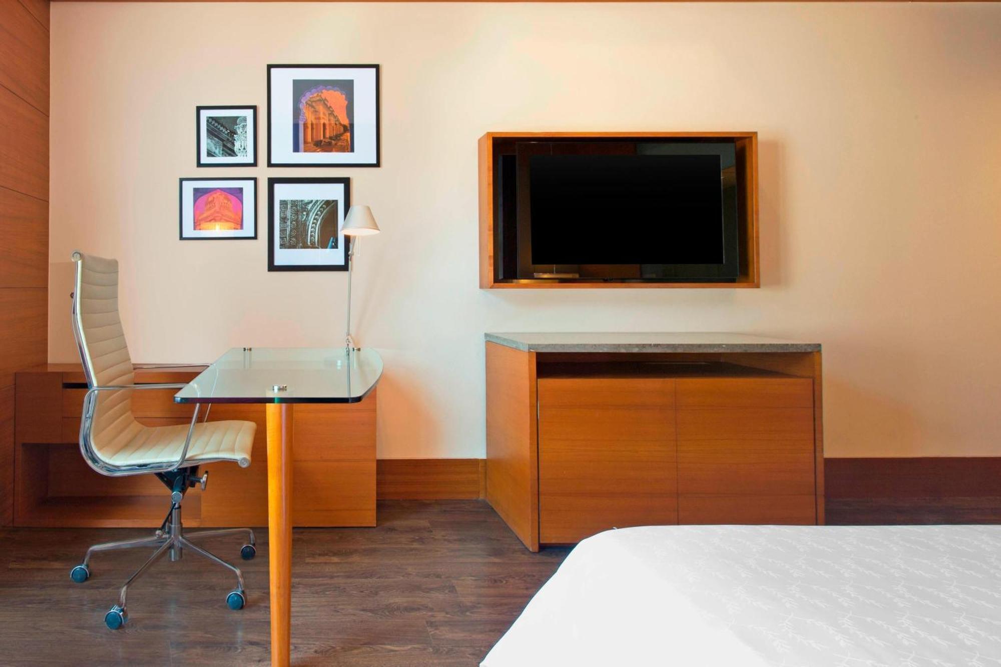 Sheraton Hyderabad Hotel Bagian luar foto