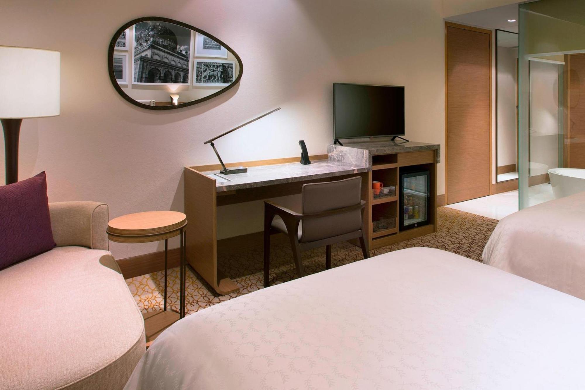 Sheraton Hyderabad Hotel Bagian luar foto