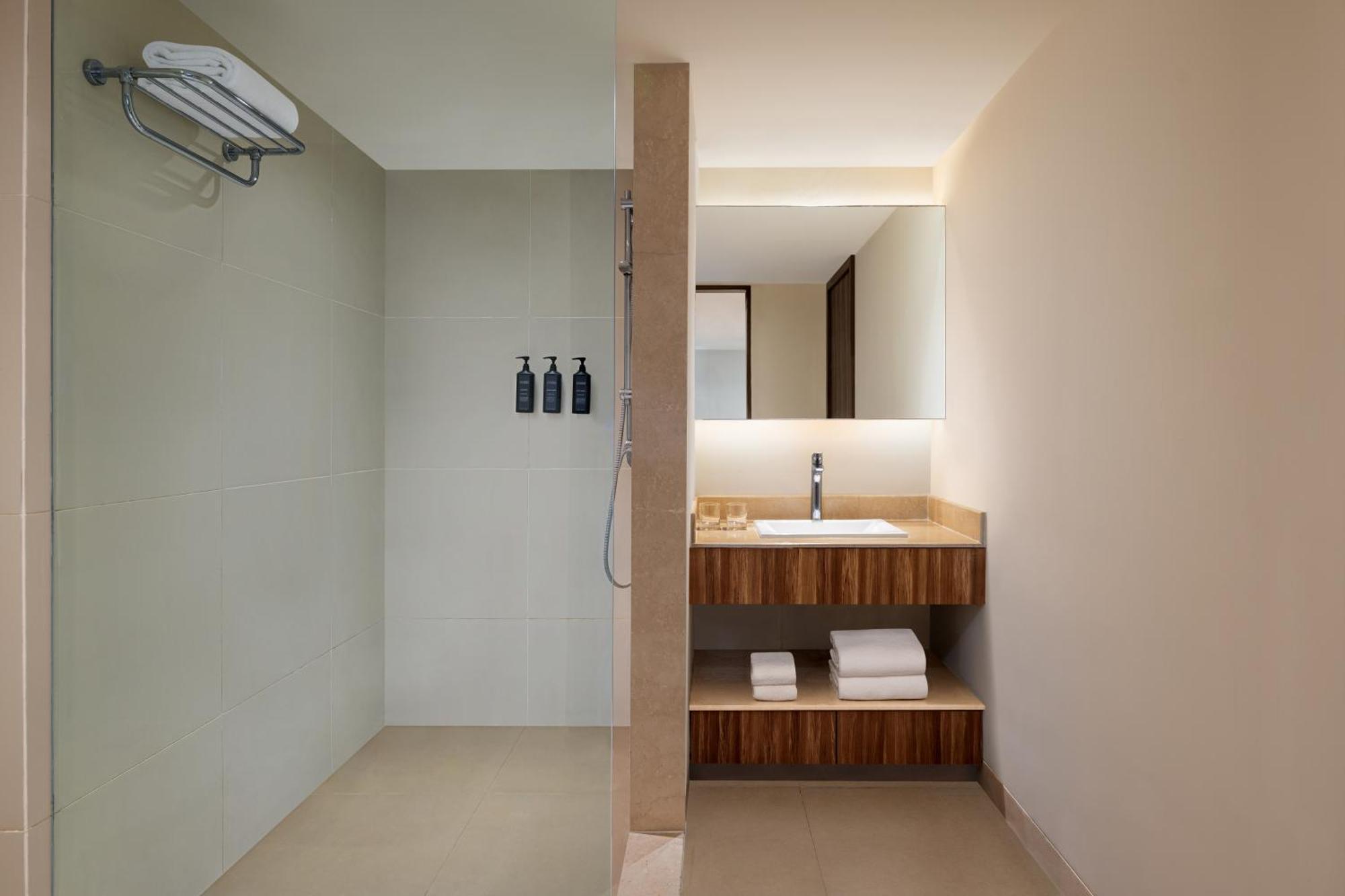 Sheraton Hyderabad Hotel Bagian luar foto